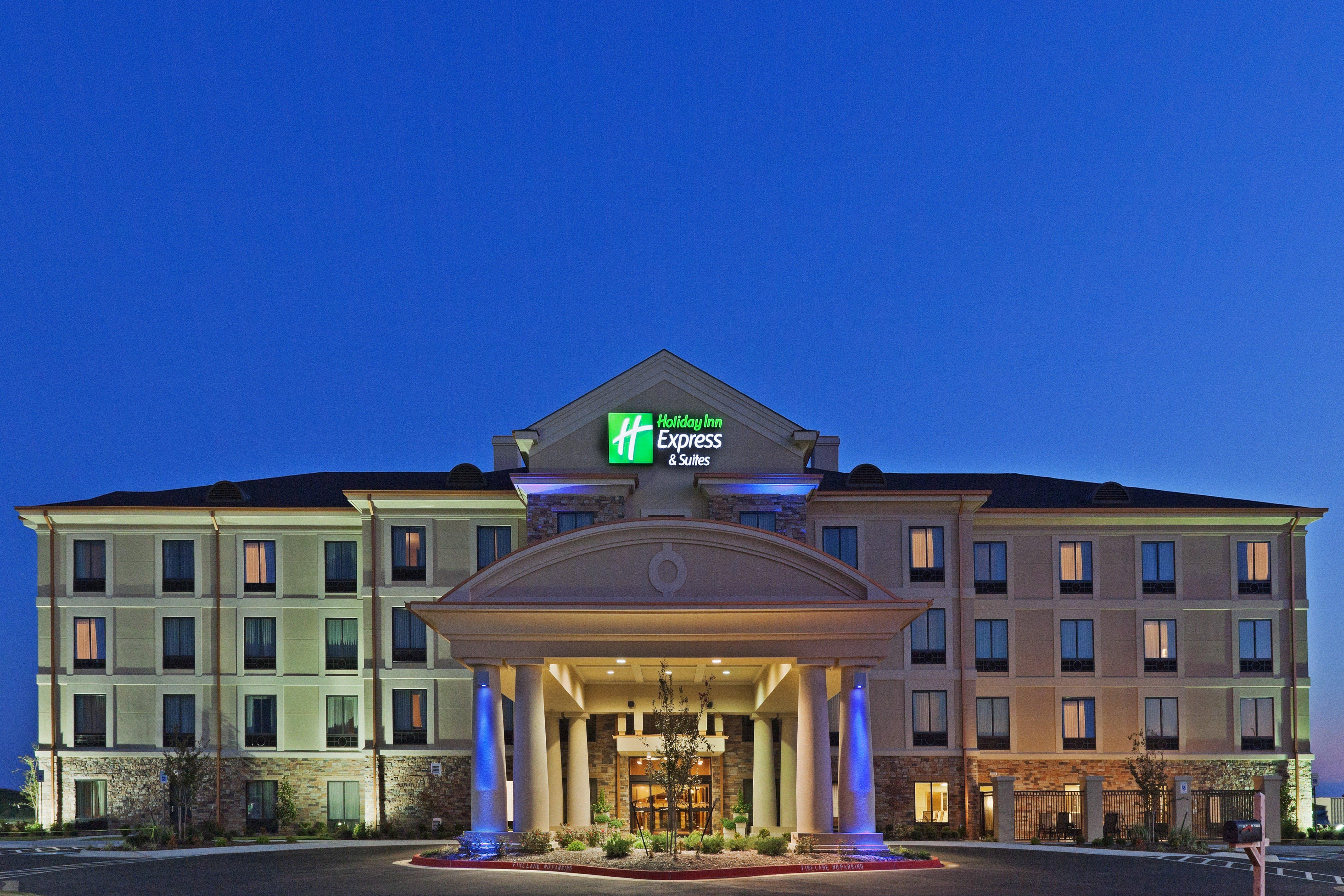 Holiday Inn Express & Suites Poteau By Ihg Exterior photo